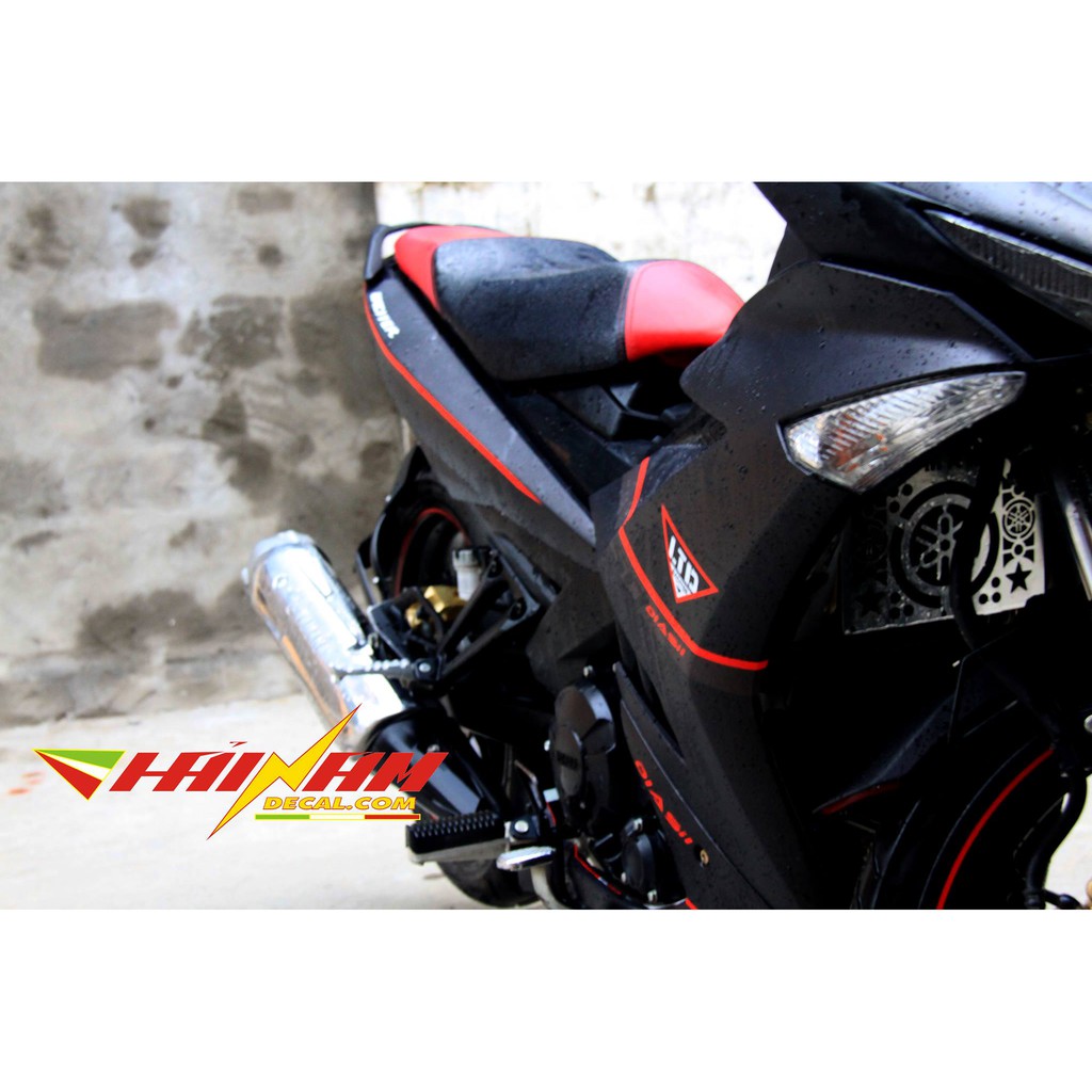 Tem Trùm Exciter 150 Đen Nhám Chỉ Đỏ