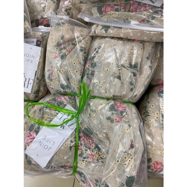 Bán sỉ váy hoa tay bồng xẻ vạt cho nữ