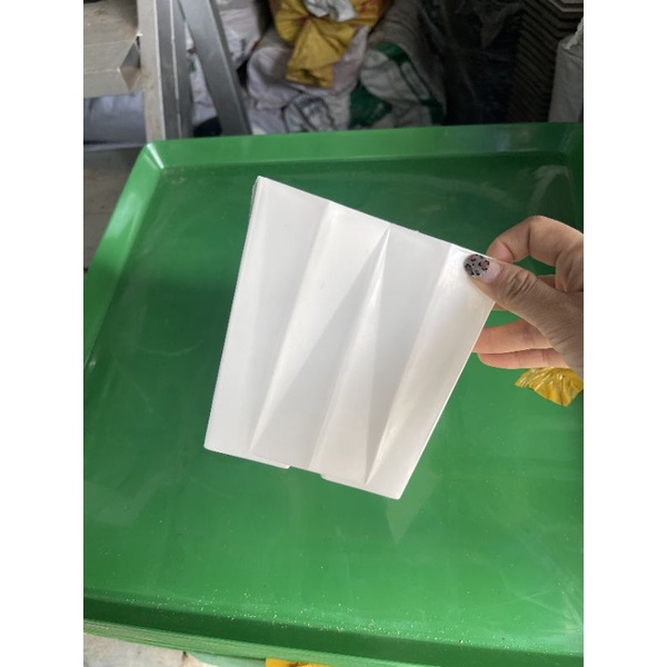 Chậu nhựa vuông kim cương 14,5x 14.2cm