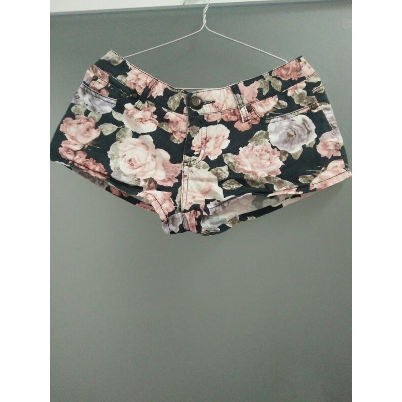 M01. Quần vải dáng ngắn size 29_30. Hàng thùng đã cũ