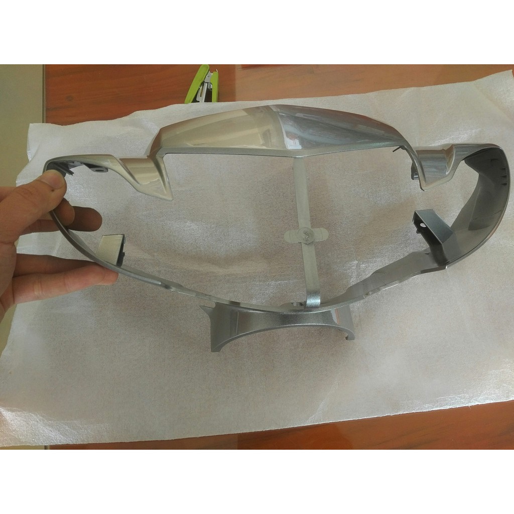 Ốp đầu trước (Nắp trước tay lái) Sirius hello bạc