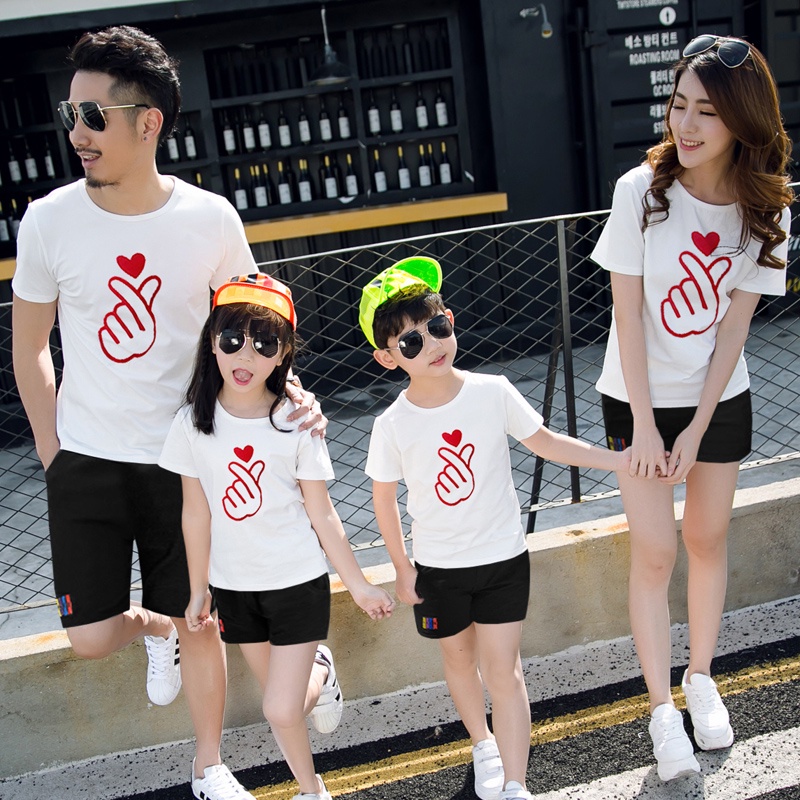 Áo gia đình Familylove - Mẫu Bắn Tim màu Đỏ chất Cotton 100% rất đẹp