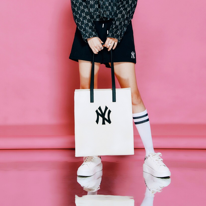 [CHÍNH HÃNG] Túi Tote MLB Canvas New York Yankees màu Cream - CODE: 3AORM022N-50CRS