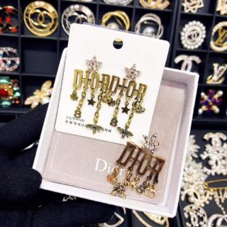 SET CÀI ÁO & BÔNG TAI DIOR TÒN TEN