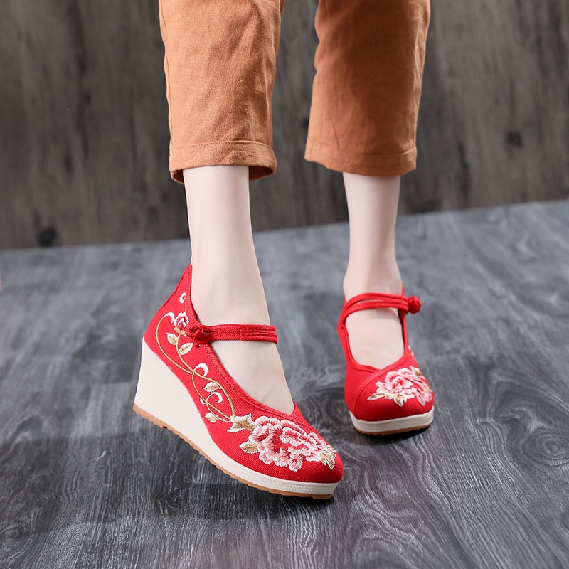 Giày thêu hoa như gấm đế xuồng 5p gc012