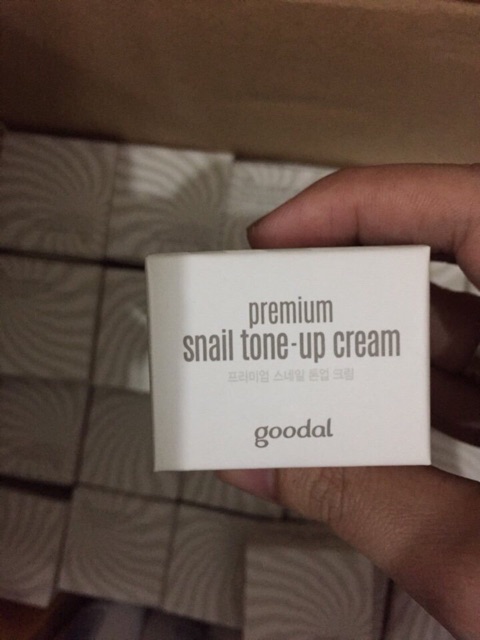 Kem dưỡng trắng goodal premium snail tone up cream mini