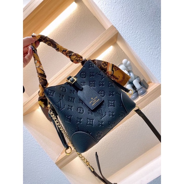 Túi Xách Eo Vì Hoa Mẫu Mới Nhất Sz20cm