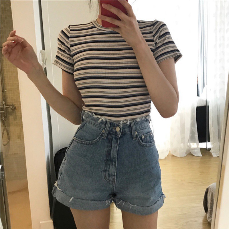 Áo Croptop tay ngắn hoạ tiết kẻ sọc thiết kế ôm sát quyến rũ | BigBuy360 - bigbuy360.vn