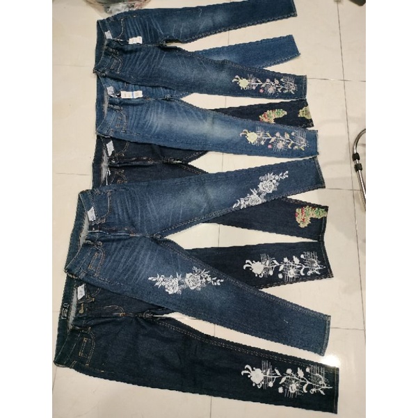 Quần jean thêu vnxk