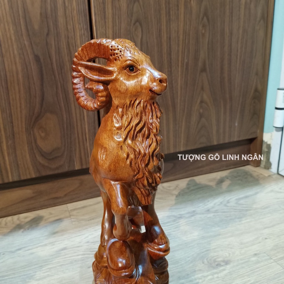 Tượng con Dê gỗ hương (Cao 40, rộng 26, sâu 11 cm)