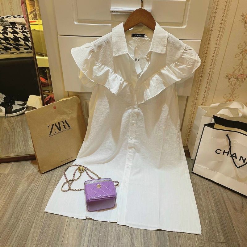 Đầm sơ mi ZARA xoè cánh tiên tay ngắn se bèo ngực nút cài giữa chất đũi màu trắng
