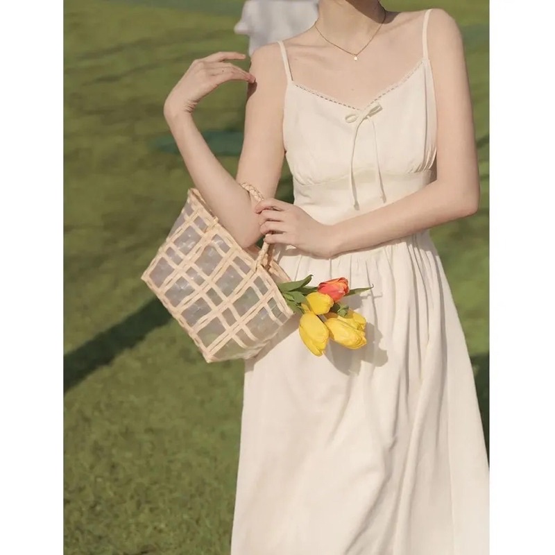 Đầm trắng 2 dây tiểu thư