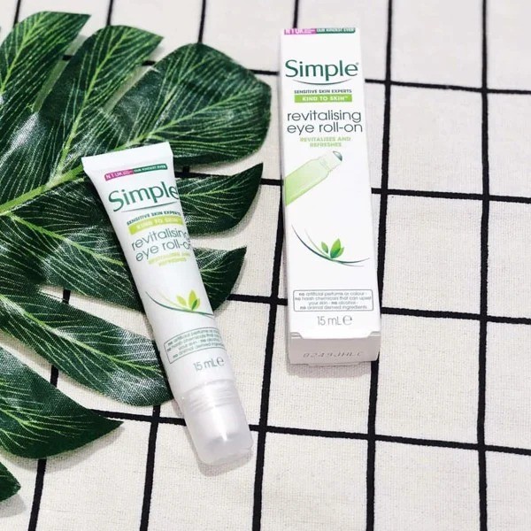 Lăn Dưỡng Mắt Simple Kind To Skin Revitalising Eye Roll-On 15ml | BigBuy360 - bigbuy360.vn