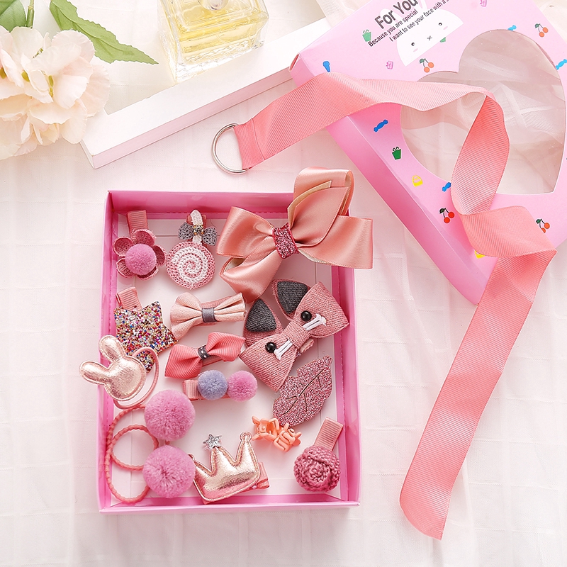 Hộp dây và kẹp tóc nhiều kiểu mềm mại tông hồng dùng làm quà sinh nhật cho bé gái