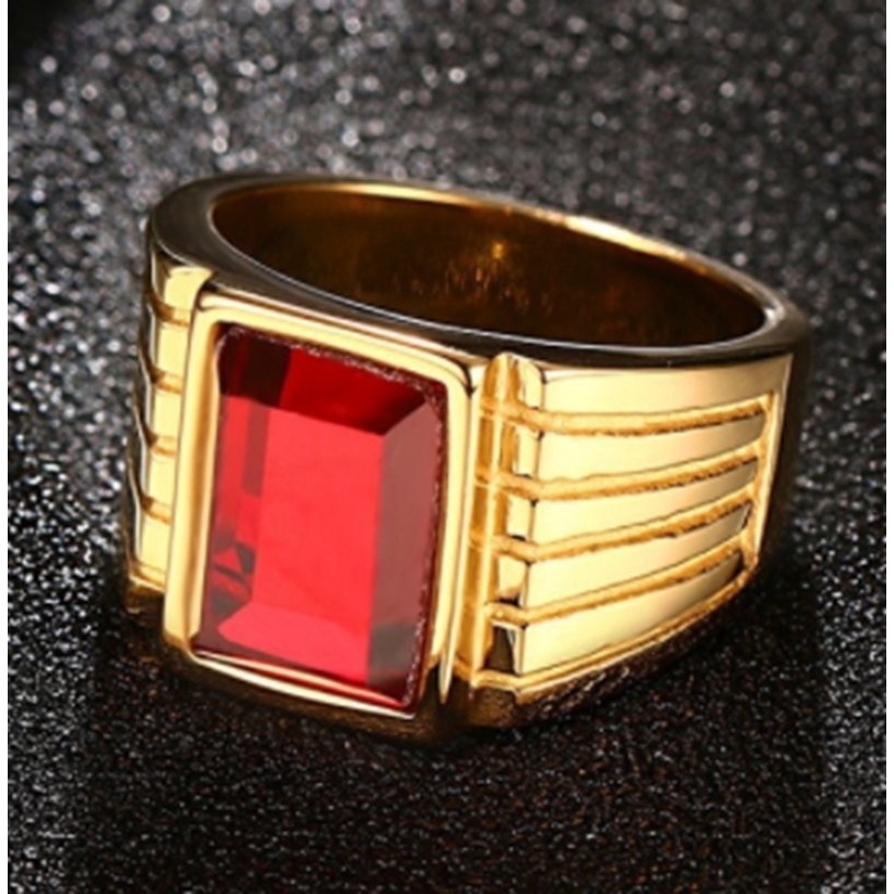 Nhẫn vàng đính đá đỏ lớn cá tính dành cho nam khi dự tiệc
