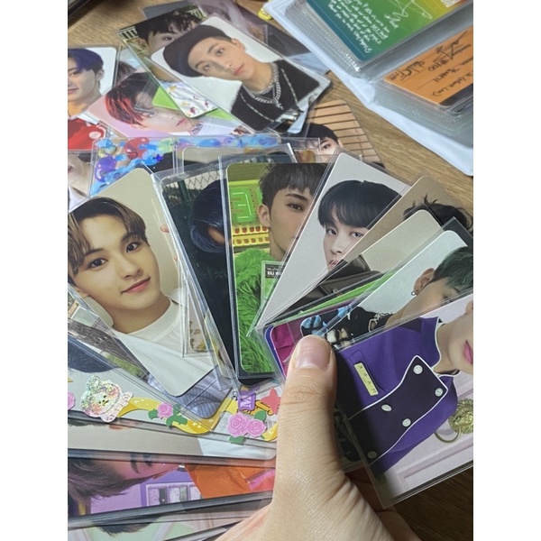 Ảnh thẻ NCT anh zai mắc gì vậy? Mark Lee mắc cười quá haha chưa yêu ai như yêu imarkeu