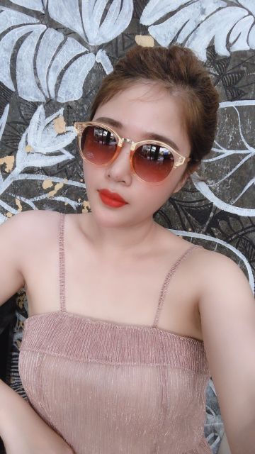 Kính House có mail mua hàng của web chính hãng