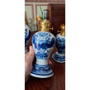 Đèn dầu thờ men lam vẽ hoa sen