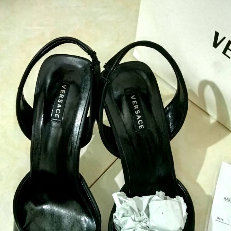 Thanh lý dép cao gót versace