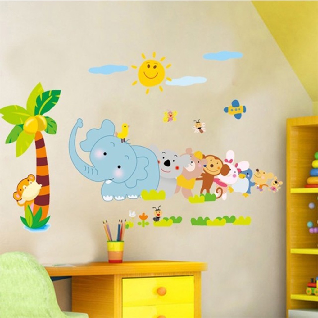 Decal Dán Tường Đàn Thú Chơi Đuổi Mắt Bắt Dê C113