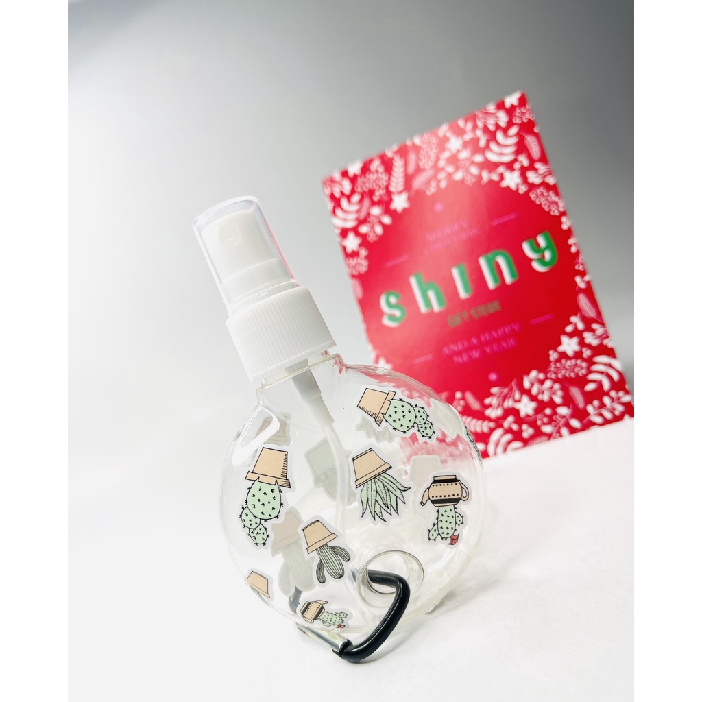 BÌNH XỊT HÌNH TRÒN 50ml KÈM TẤM DÁN HÌNH XƯƠNG RỒNG VÀ MÓC TREO ( hoặc dây bi treo ) TIỆN DỤNG - ĐA NĂNG (DIY)