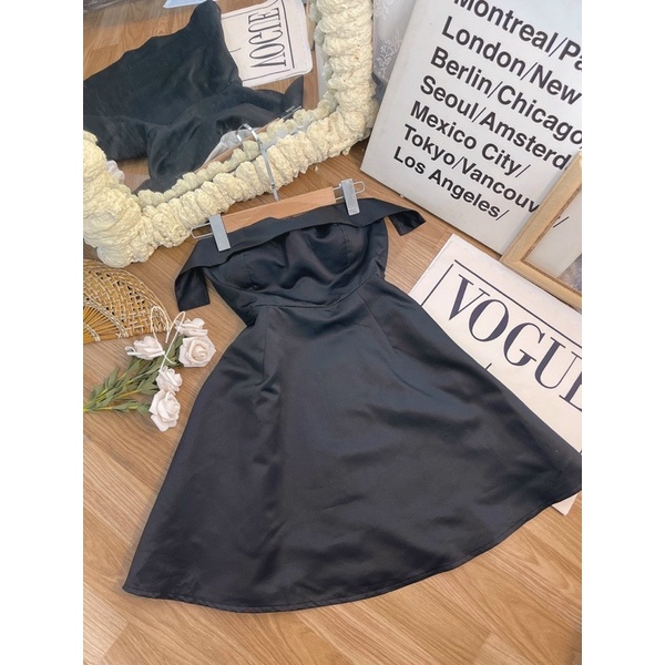 ĐẦM ĐEN TAFTA ỐNG ĐEN DÂY NGANG NGỰC