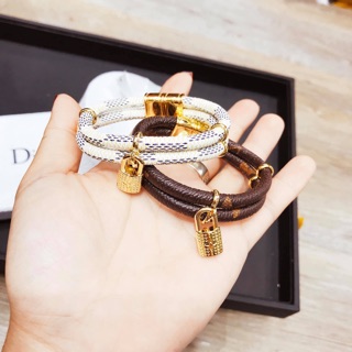 Vòng đeo tay LV,VL