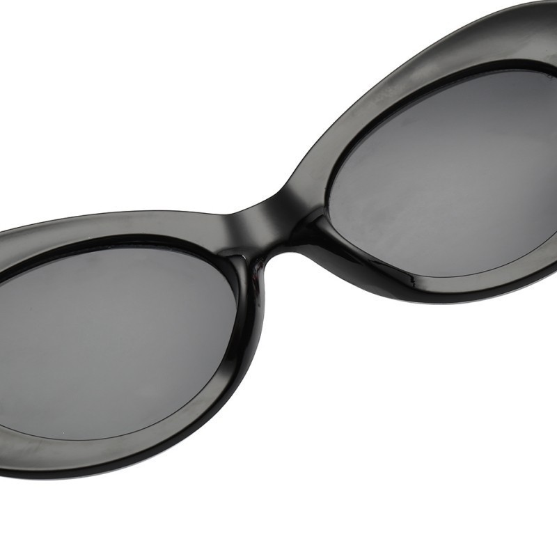 Kính mát gọng oval phong cách thời trang