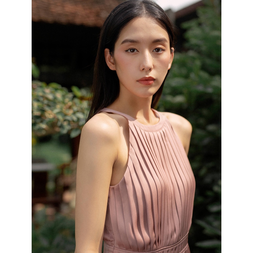 ĐẦM MAXI DẬP LY CỔ YẾM PHỐI MÀU D.CHIC MS: 2812996