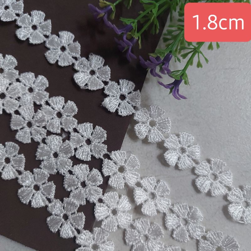 Hoa dây trang trí,  thêu chỉ bóng , màu trắng   , size 1.8 cm