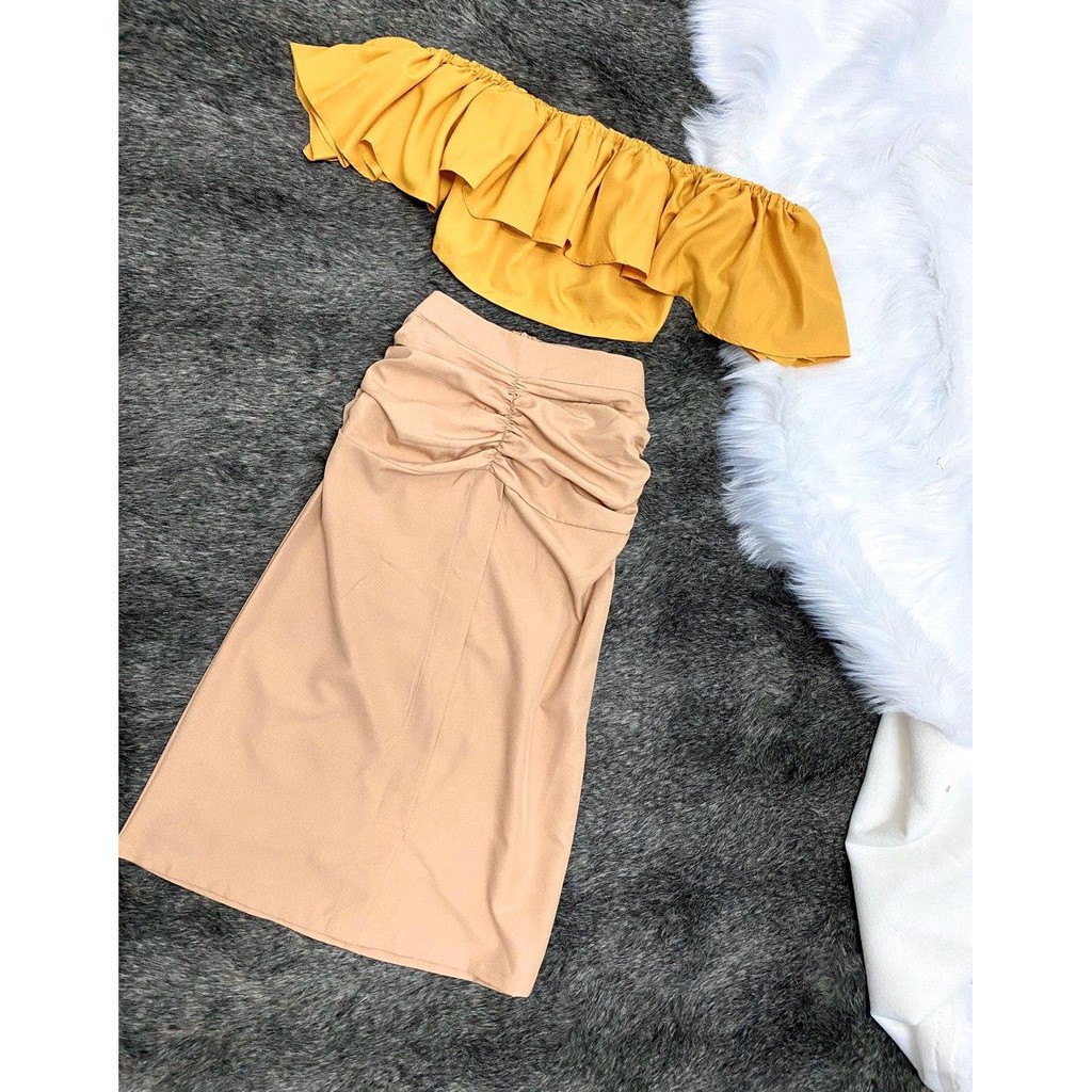 Set Áo Bẹt Vai Chun Bèo Kèm Chân Váy Nhún (ÁO VÀNG + VÁY NUDE)