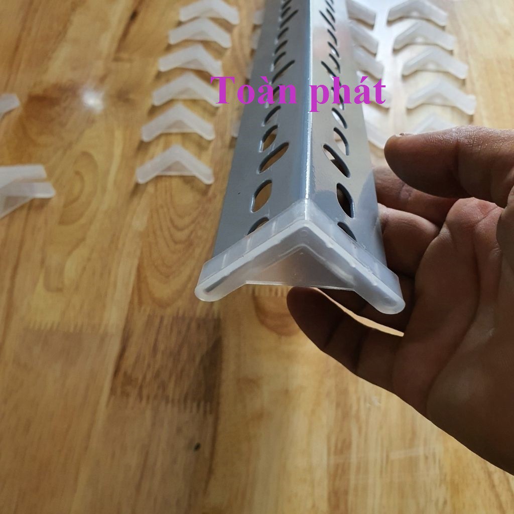 Miếng lót nhựa chống trầy xước V lỗ đa năng V4 x 4cm