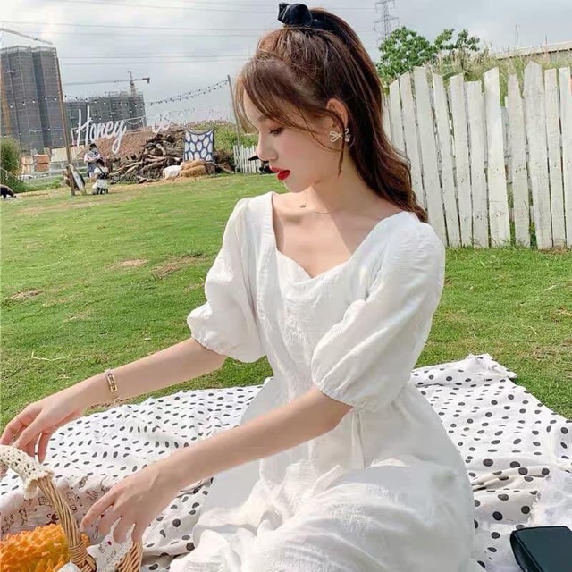 Đầm babydoll cổ vuông bồng bềnh hai màu trắng và tím (hàng có sẵn) | BigBuy360 - bigbuy360.vn
