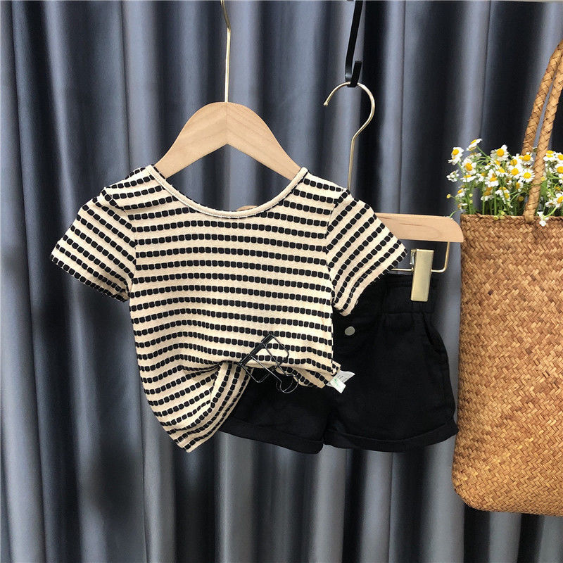 Bộ áo thun ngắn tay kẻ sọc + quần short xinh xắn theo phong cách Hàn Quốc thời trang cho bé