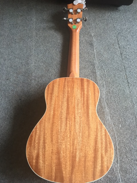 Đàn Ukulele dấu chân chó