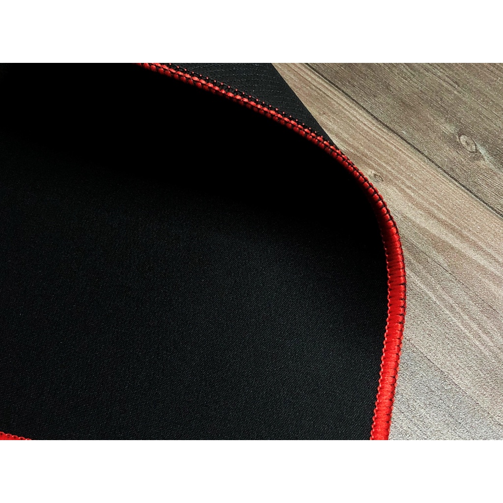 Miếng lót chuột hình chữ nhật màu đen viền đỏ nổi bật, vải dày 2 mặt - Spa Laptop