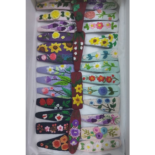 Kẹp tóc mái thêu tay 7cm
