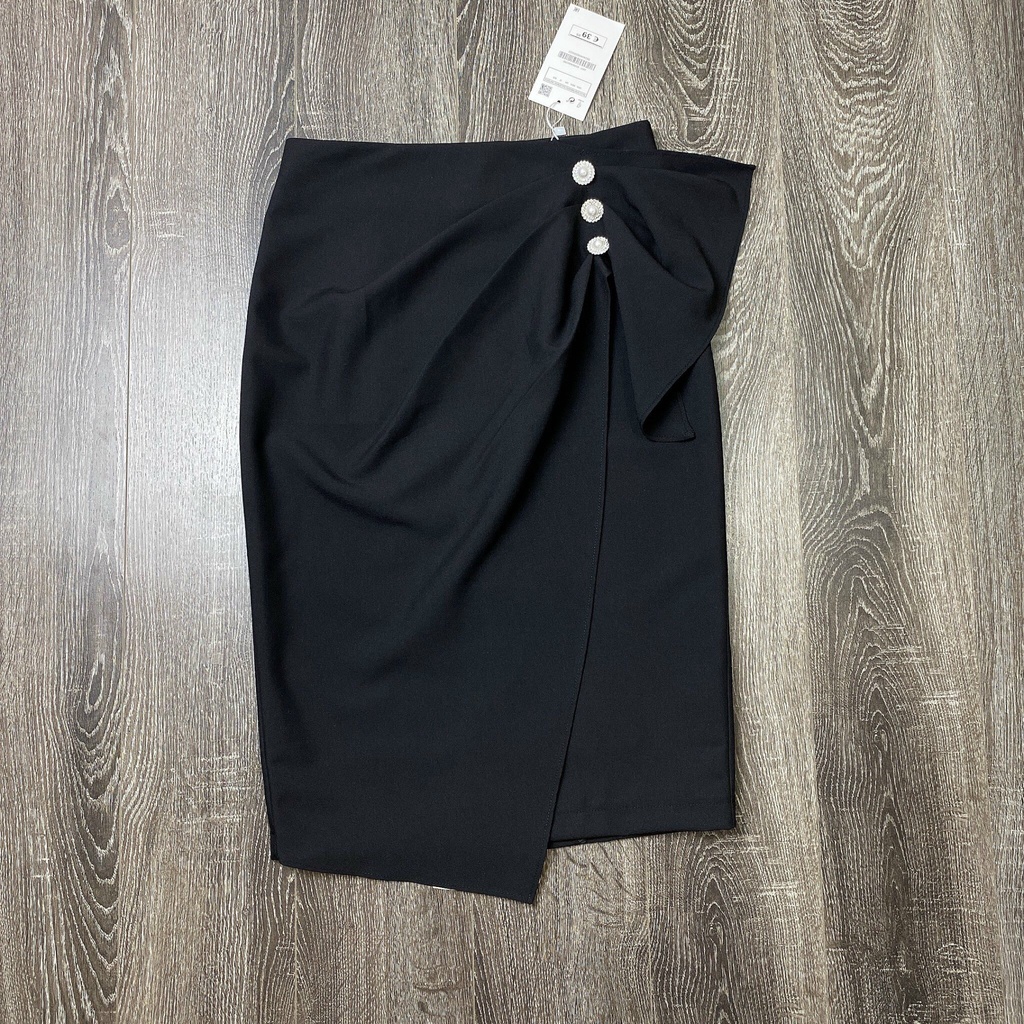 Chân váy bút chì dài công sở cạp cao vạt cúc ngọc Homieyl cao cấp, chân váy lưng cao dài qua gối màu đen chất vải đẹp | BigBuy360 - bigbuy360.vn