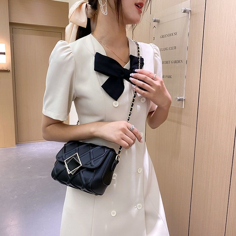 Túi đeo vai IELGY họa tiết hình thoi có dây xích mạ vàng bóng dễ phối đồ thời trang cho bạn gái