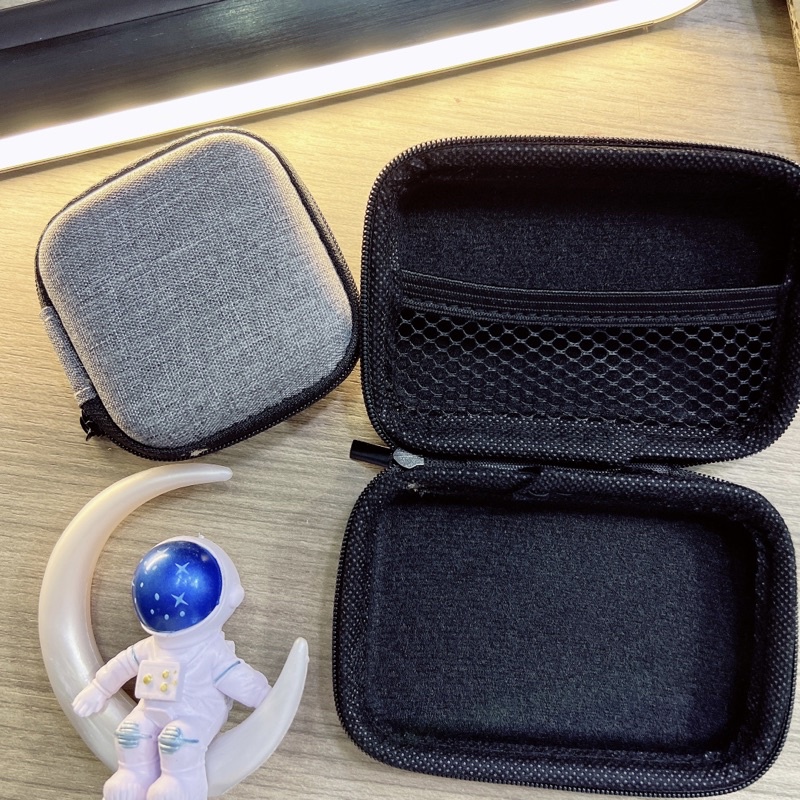 Hộp đựng tai nghe cáp sạc