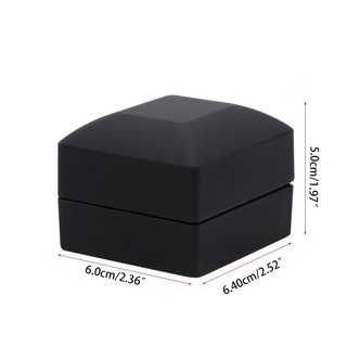 Hộp nhẫn đính hôn có đèn LED độc đáo
