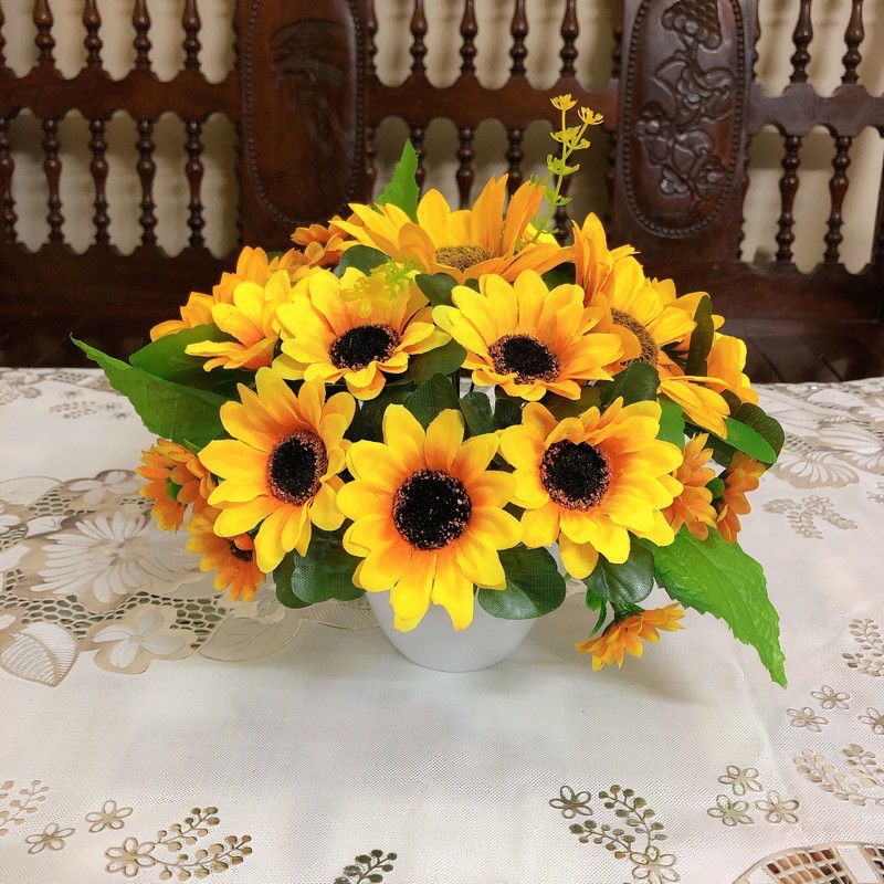 (Chậu hoa cắm sẵn) Chậu hoa hướng dương size trung bình để bàn ăn/phòng khách kèm chậu nhựa xinh xắn