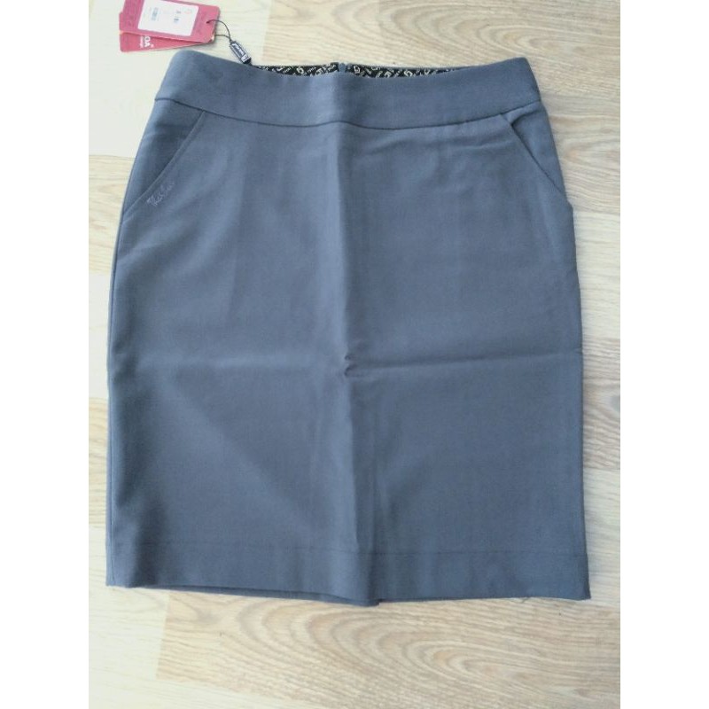 Chân váy bút chì Thái Hòa màu xám, gửi hàng sau 1 đến 2 ngày đặt | BigBuy360 - bigbuy360.vn