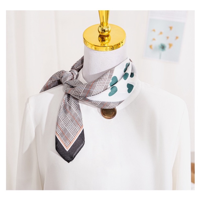 Khăn turban lụa vuông size 70x70cm in hình trái tim