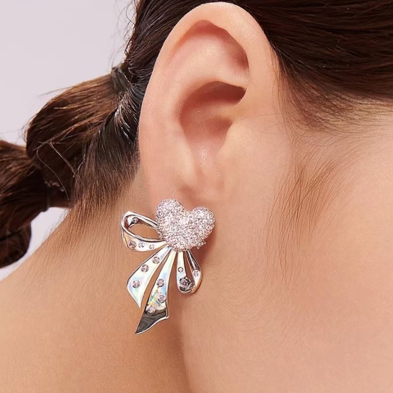One Khuyên Tai Hình Nơ Đính Đá Xinh Xắn