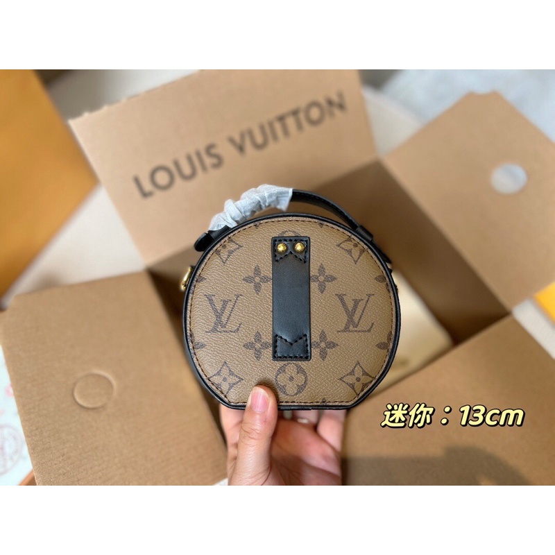 Túi đeo chéo dáng tròn mini siêu xinh logo thương hiệu Louis Vuitton LV cao cấp da thật