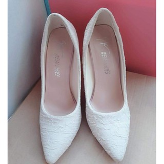 Giày cao gót màu kem size 34