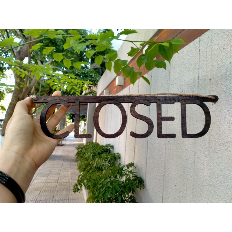 Chữ gỗ mẫu treo cửa nội dung "OPEN/CLOSED" + kèm dây treo - LUMY Wood Decor