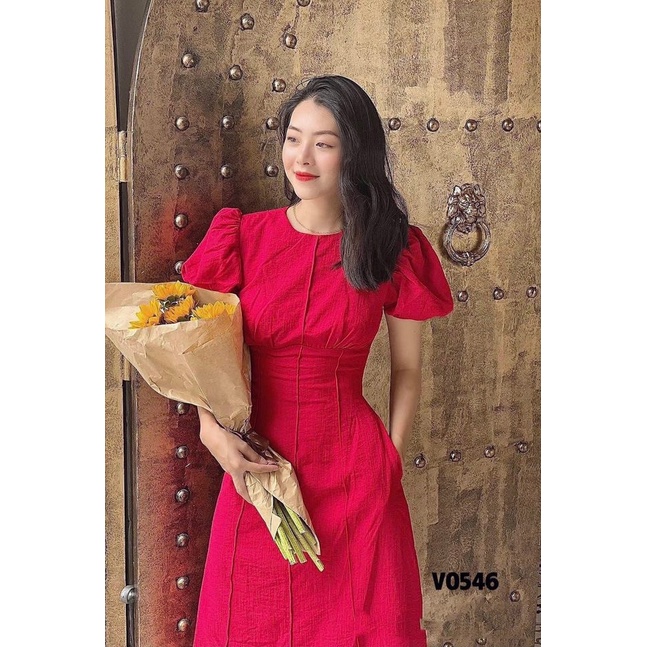 Đầm đỏ ly eo tay bồng dáng dài