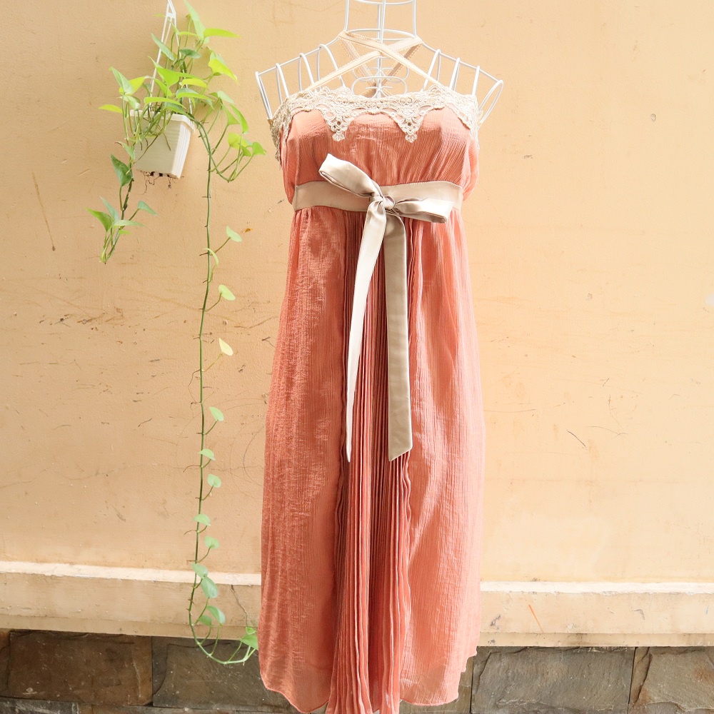 Đầm kiểu 2 dây